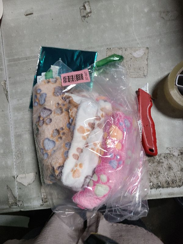 Photo 1 of 1 Pack 3 Blankets Super Soft Fluffy Premium Fleece Pet Blanket Flannel Throw for Dog Puppy Cat Paw Brown/Pink/White Small(23x16 inch)