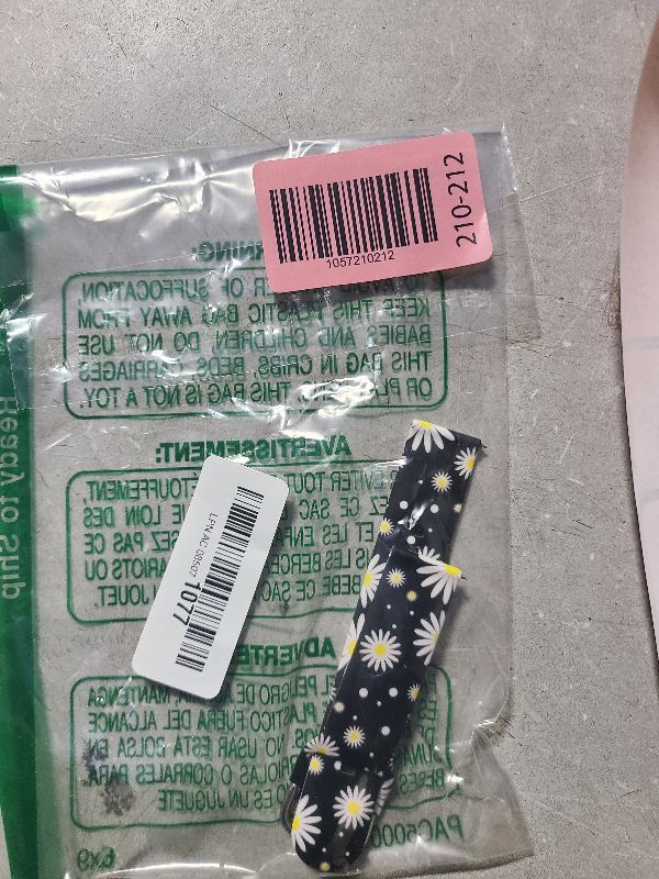 Photo 1 of 20mm Black Floral Daisy Watch Band Compatible with Samsung Watch Band for Women Galaxy Watch 7/6/5/4 40mm 44mm/Watch 6 Classic 43mm 47mm/Watch 5 Pro 45mm/Watch 4 Classic/Active 2 Smartwatch Replacement Band