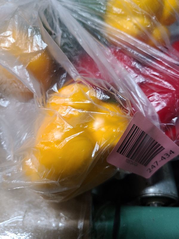 Photo 1 of 12pcs Artificial Bell Peppers Fake Veggie Colorful Bell Peppers for Decoration, Decorative Vegetables, Fake Red Green Yellow Bell Peppers (Each Color 4Pcs)