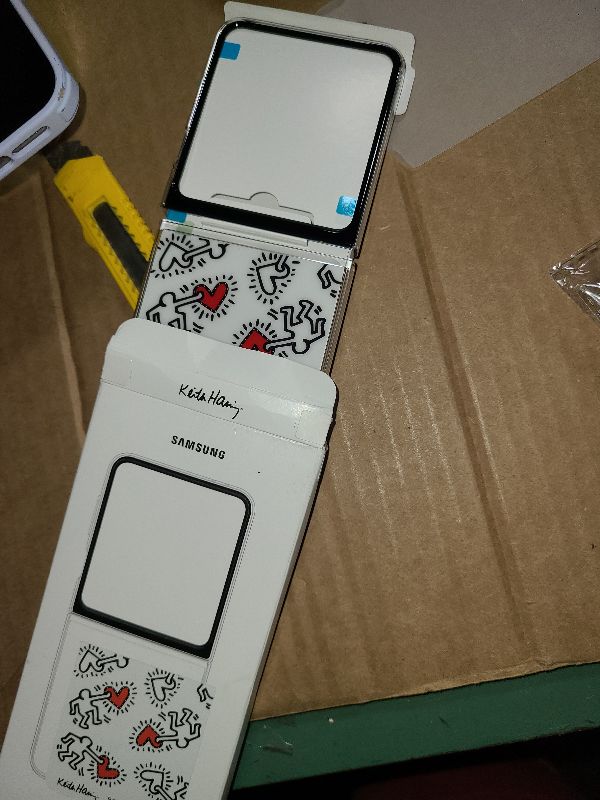 Photo 1 of Samsung Galaxy Z Flip 7 FE, Flip 6 Flipsuit Phone Case, Protective Cover with Interactive, Interchangeable Card, LED Lights, Customizable Designs Respond to Motion and Touch, US Version, White
