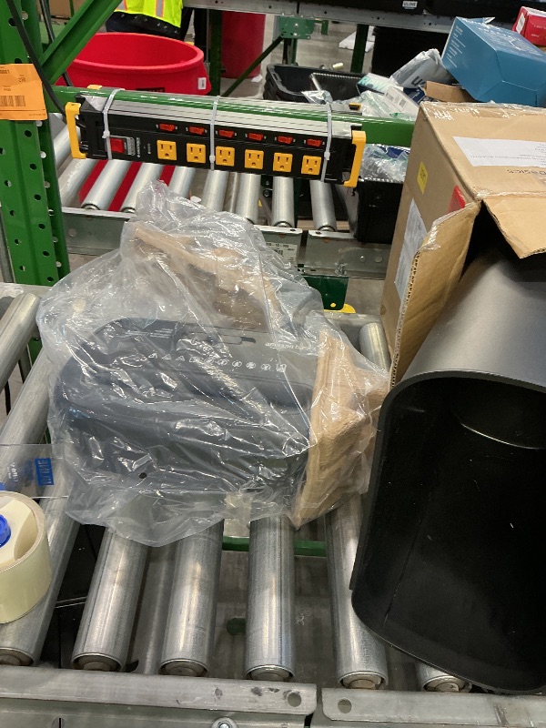 Photo 1 of *****SEE CLERKS NOTES ****** Amazon Basics 8-Sheet Cross Cut Paper Shredder and Credit Card Shredder - Black