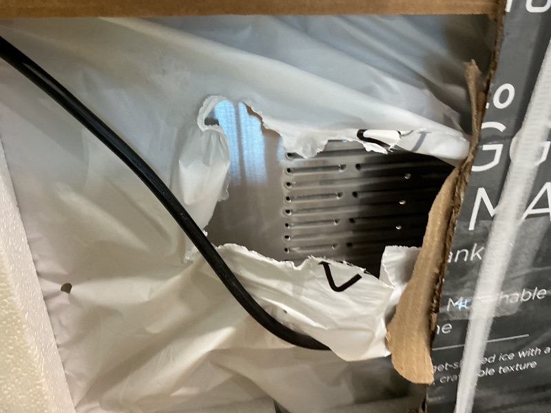 Photo 1 of *USED*
GE Profile Opal 2.0 with 0.75 Gallon Tank, Chewable Crunchable Countertop Nugget Ice Maker, Scoop included, 38 lbs in 24 hours, Pellet Ice Machine with WiFi & Smart Connected, Stainless Steel*See Clerk Notes*