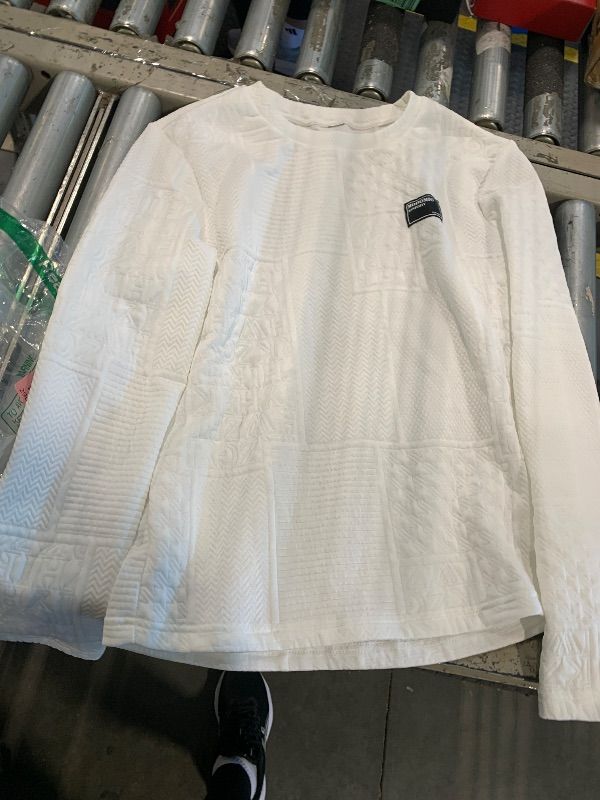 Photo 1 of ****CORECT ITEM****Verdusa Men's Textured T Shirt Round Neck Long Sleeve Loose Tee Tops White Medium