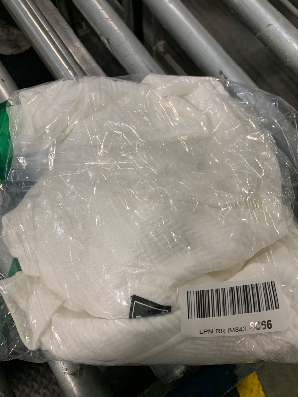 Photo 1 of ****CORECT ITEM****Verdusa Men's Textured T Shirt Round Neck Long Sleeve Loose Tee Tops White Medium