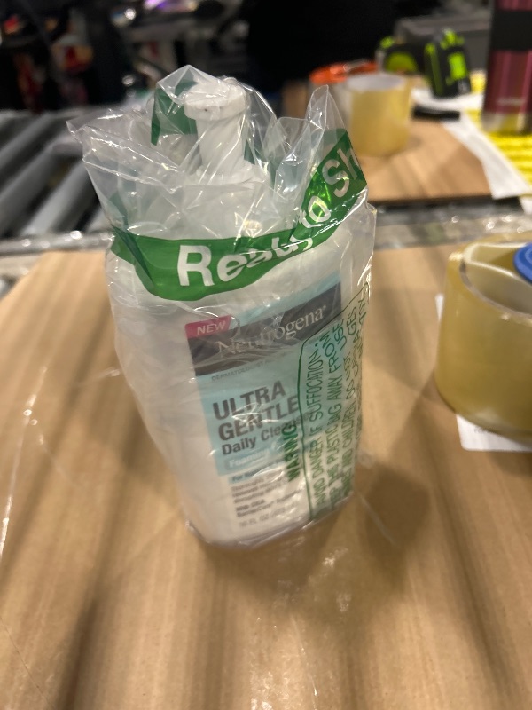 Photo 1 of ****USED*****
Neutrogena Ultra Gentle Foaming Facial Cleanser, Hydrating Face Wash for Sensitive Skin - 16 fl oz