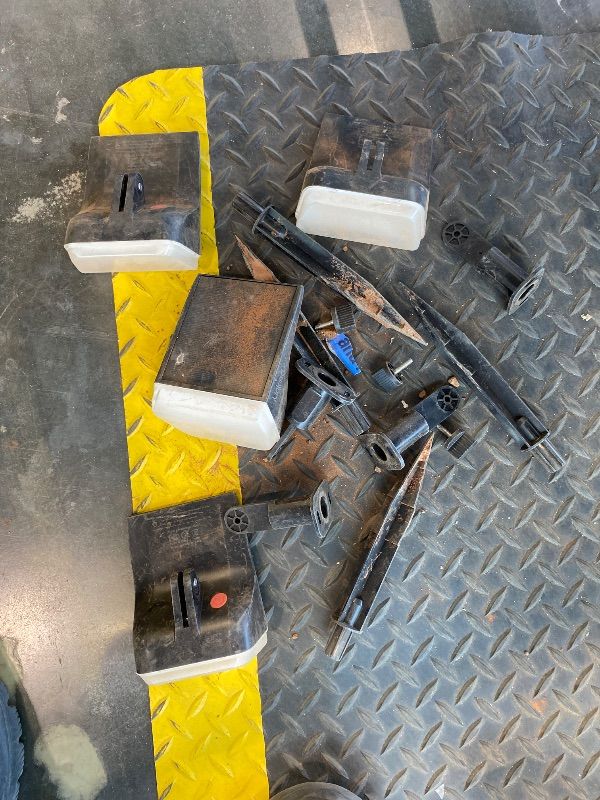 Photo 1 of ***VERY DIRTY*** Linkind Solar Spot Lights Outdoor, 60 LEDs Solar Landscape Lights with 30% Conversion Rate and Waterproof IP67, Ideal for Outside, Garden, Yard, Pathway (4 Pack, Warm White)