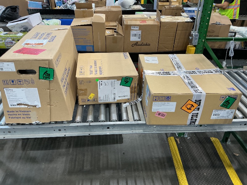 Photo 1 of ***PARTIAL SET*** TOTO Drake WASHLET+ Two-Piece Elongated 1.28 GPF TORNADO FLUSH Toilet with C2 Bidet Seat, Cotton White - MW7763074CEG#01