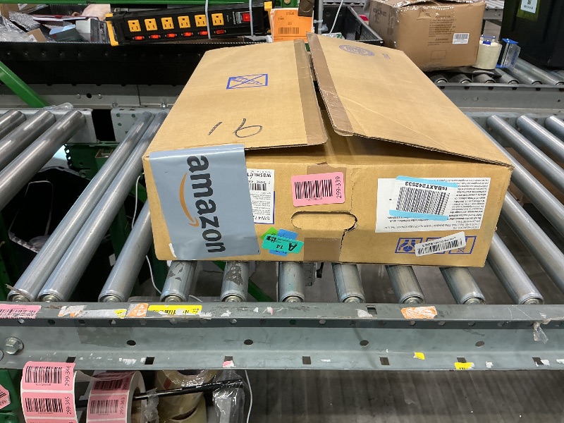 Photo 1 of ***PARTIAL SET*** ***READ CLERK NOTES*** TOTO® Drake® WASHLET®+ Two-Piece Elongated 1.6 GPF TORNADO FLUSH® Toilet with S7 Contemporary Bidet Seat, Cotton White - MW7764726CSG#01