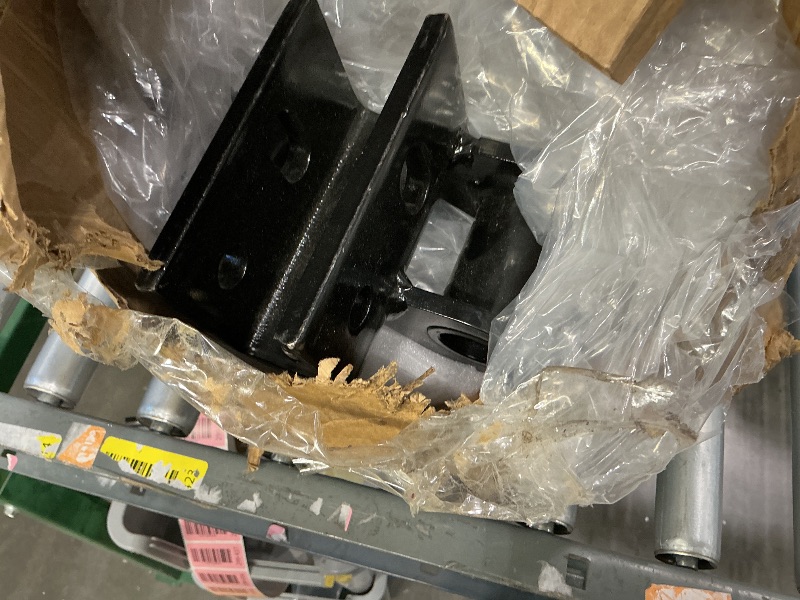 Photo 1 of **MISSING ITEMS Reese 49913 Integrated Sway Control Weight Distribution Kit For Trailer , 11,500 lbs. Capacity, Shank Included.