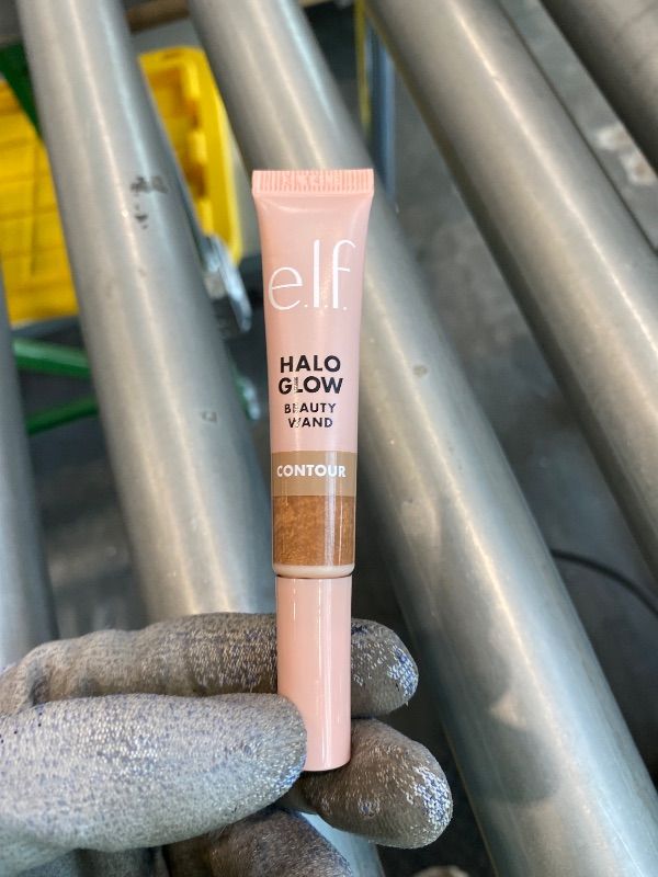 Photo 1 of *USED* Halo Glow Contour Beauty Wand, Liquid Contour Wand For A Naturally Sculpted Look, Buildable Formula, Vegan & Cruelty-free, Light/Medium