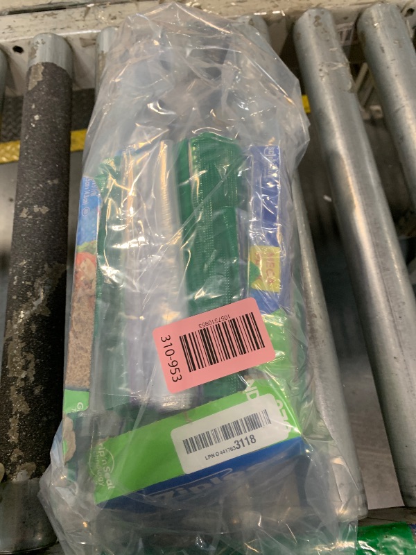 Photo 1 of ****DAMAGED BOX***Ziploc Sandwich and Snack Bags with EasyGuide Texture, Plastic Storage Bags with Grip 'n Seal Technology, 270 Bags Total (Packaging May Vary)