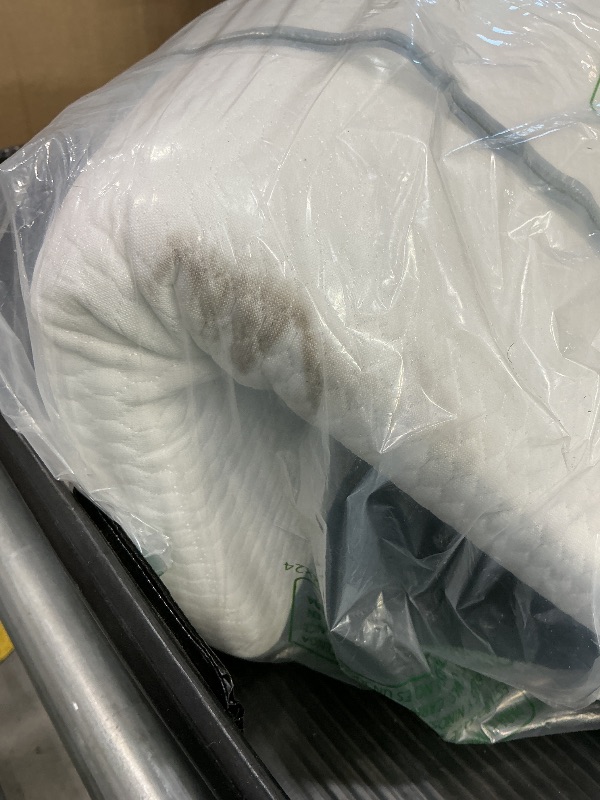 Photo 1 of ***SEE CLERK COMMENTS*** Bedluxe Knee Pillow for Back Sleeping, Leg Pillow Knee Wedge Pillow, Memory Foam Wedge Pillows for Legs Post Surgery, Triangle Pillow for Knee Support, Leg Elevation, Knees Hip Back Pain Relief, White