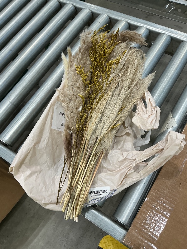 Photo 1 of *USED*
Boho Decor Bouquet - Artificial Flowers and Pampas Grass Decor kit,Mix Dried Flower Arrangement Bunny Tail Home Table Rustic Farmhouse Bedroom Decor