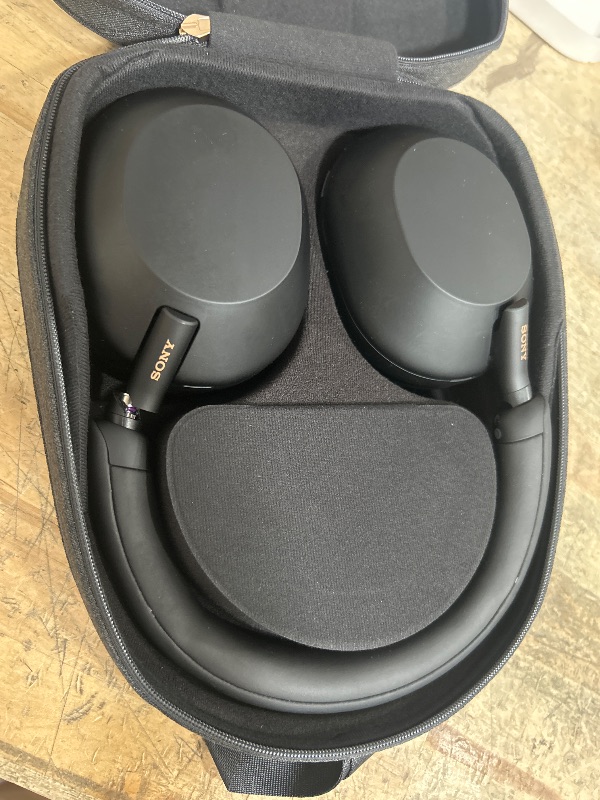 Photo 1 of ***** PARTS ONLY , BROKEN *** Sony WH-1000XM5 Premium Noise Canceling Headphones