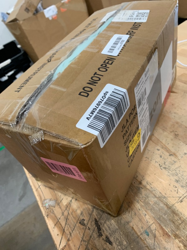 Photo 1 of (USED/FAIR) Madison Park Windom Down Alternative Blanket, Premium 3M Scotchgard Moisture Wicking Treatment, Lightweight and Soft Bed Cover For All Season, Satin Trim, Seafoam Full/Queen