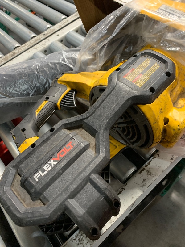 Photo 1 of (used)(see all images) DEWALT 60V MAX* FLEXVOLT Leaf Blower, Cordless, Handheld, 125-MPH, 600-CFM, Tool Only (DCBL772B)