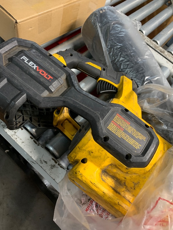 Photo 1 of (used)(see all images) DEWALT 60V MAX* FLEXVOLT Leaf Blower, Cordless, Handheld, 125-MPH, 600-CFM, Tool Only (DCBL772B)