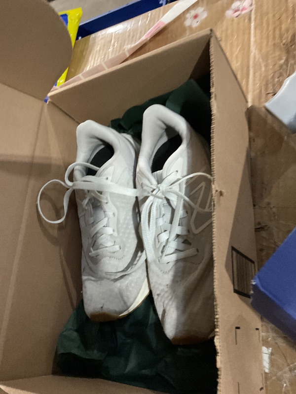 Photo 1 of (used)(minor damage) New Balance Women's Fresh Foam Arishi V4 Running Shoe, Summer Fog/Nimbus Cloud/Light Gold Metallic, 7.5