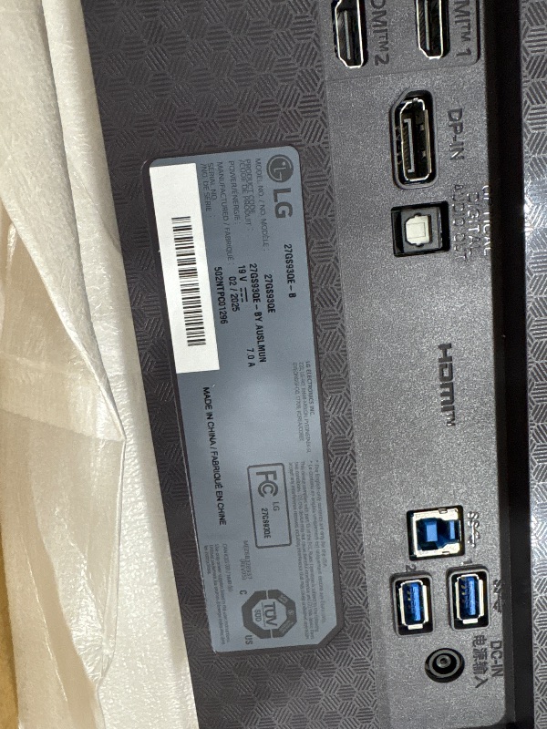 Photo 1 of ****PARTS ONLY, NO POWER****LG ?27GS93QE 27-inch Ultragear OLED Gaming Monitor QHD 1440p 240Hz 0.03ms DisplayHDR True Black 400 AMD FreeSync Premium Pro NVIDIA G-Sync HDMI 2.1 DisplayPort Tilt/Height/Pivot Stand Black
