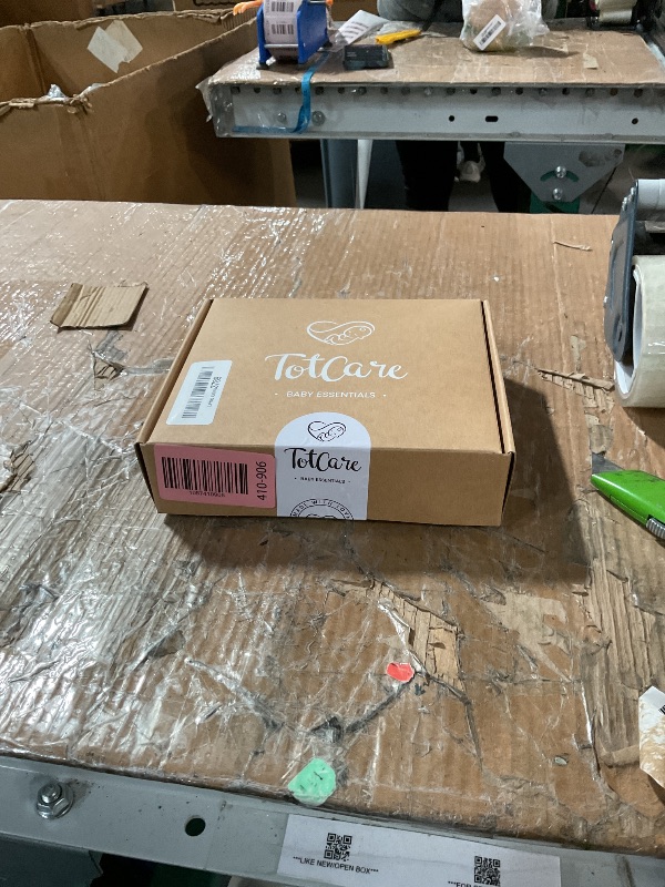 Photo 1 of * factory sealed *
TotCare Bassinet Fitted Sheets Compatible with SNOO Happiest Baby Oval Bassinet - Buttery Soft, Silky Comfort, Premium Stretchy Jersey Knit Sheets - Sky + Sage + Cloud, 3 Pack