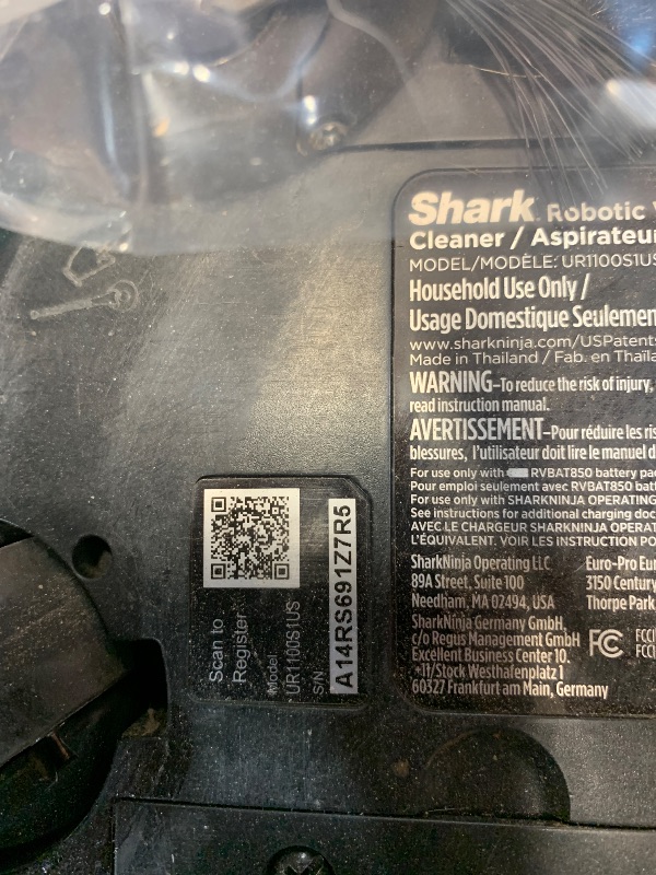 Photo 1 of **HEAVILY USED**DIRTY**
Shark Robot Vacuum with NeverStuck Technology, Auto Deep-Clean Carpets & Hardfloors,  Neutralizes Odors, for Pet Hair, Black 