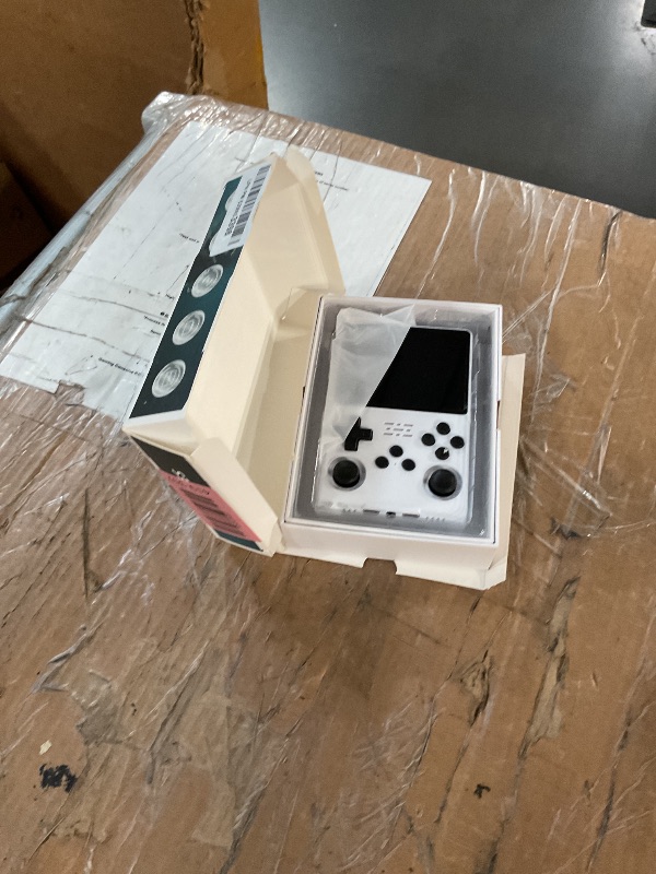 Photo 1 of (PARTS) (NO POWER) FHYRGF[30000 in 1 R40S PRO Handheld Game Console 3.5 inch IPS Screen Mini Retro Console 3800mAh Portable Pocket Arcade 12+ Mainstream Emulator 256G TF Card Transparent.(White)