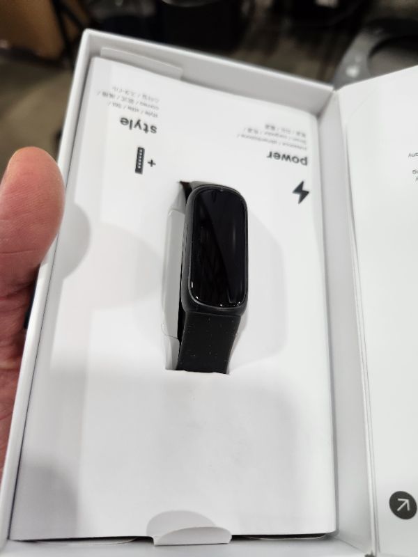 Photo 1 of ***********missing large band***********
Fitbit Inspire 3 Health &-Fitness-Tracker with Stress Management, Workout Intensity, Sleep Tracking, 24/7 Heart Rate and more, Midnight Zen/Black One Size (S & L Bands Included)