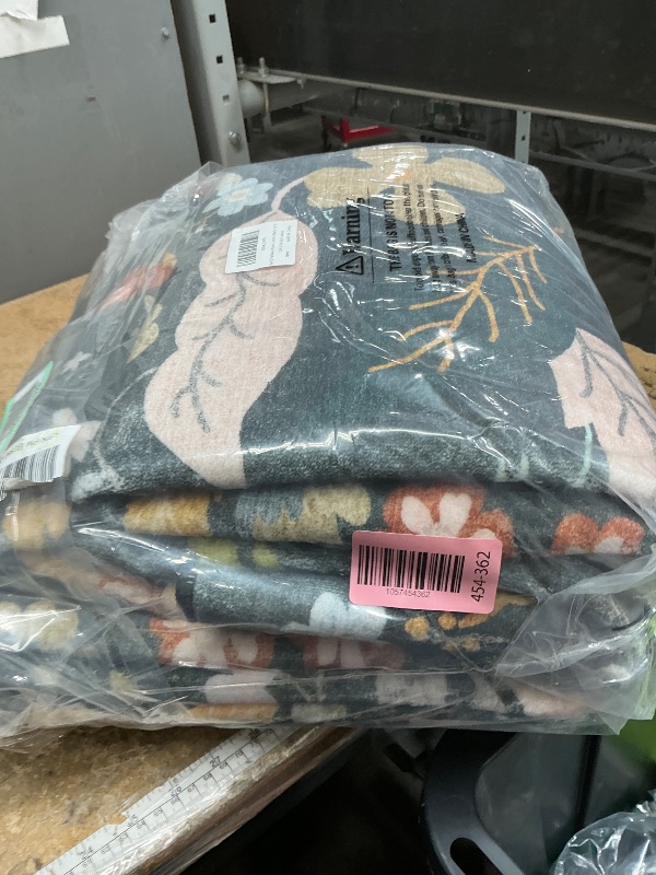 Photo 1 of ***(STOCK PHOTO FOR REFERENCE ONLY)***3x15 Hallway Runner Rug Washable: Non Slip Scalloped Floral Carpet Runner for Kitchen 15ft Long Floor Rugs for Indoor Entryway Boho Rug Runners for Living Room Bedroom (Black, 3x15)