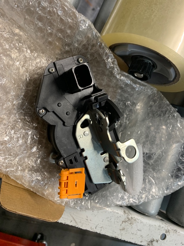 Photo 1 of ***(PARTS ONLY/ MAJOR DAMAGE/ NON FUNCTIONAL)***
X AUTOHAUX Power Door Lock Actuator Motor Front Right Passenger Side for Chevrolet Tahoe 2007-2009 for Silverado Sierra 1500 2007-2009 25876387 DLA828