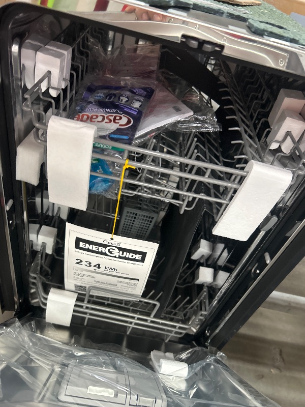 Photo 1 of *******************Door damage on the side doesn’t stay shut**************
Midea MDF18A1AST Built-in Dishwasher with 8 Place Settings, 6 Washing Programs, Stainless Steel Tub, Heated Dry, Energy Star