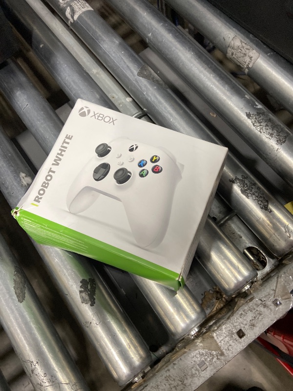Photo 1 of Xbox Wireless Gaming Controller (2025) – Robot White – Play on Xbox, Windows, Android, iOS, FireTV Sticks, Smart TVs, VR Headsets