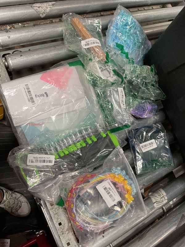 Photo 1 of *FINAL SALE!!//NO REFUNDS** BUNDLE OF ASSORTED MISC ITEMS (10)