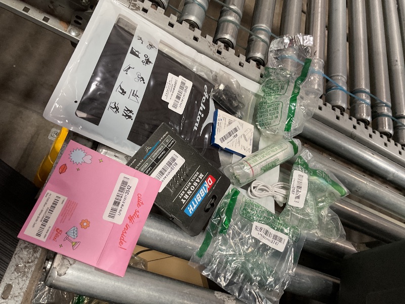 Photo 1 of *FINAL SALE!!//NO REFUNDS** BUNDLE OF ASSORTED MISC ITEMS (10)