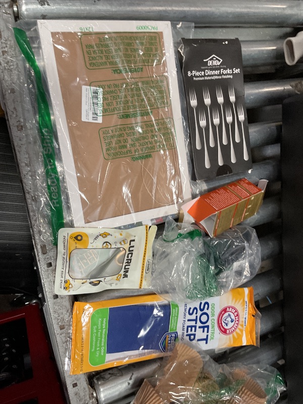 Photo 1 of *FINAL SALE!!//NO REFUNDS** BUNDLE OF ASSORTED MISC ITEMS (7)