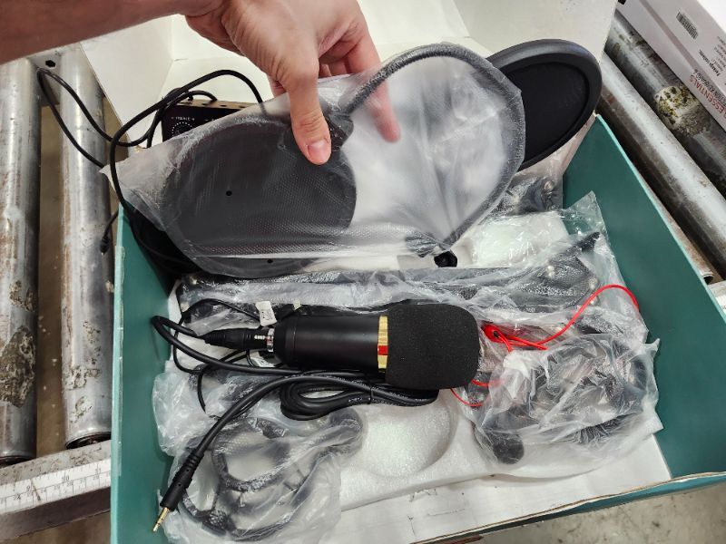 Photo 1 of **************MISSING PARTS***************
Podcast Equipment Bundle for 2, Voice Changer with Audio Interface, 3.5mm Podcast Condenser microphone, for Podcast Recording,Streaming,Gaming,PC,Smartphone,Ps4/5,DJ,YouTube,TikTok