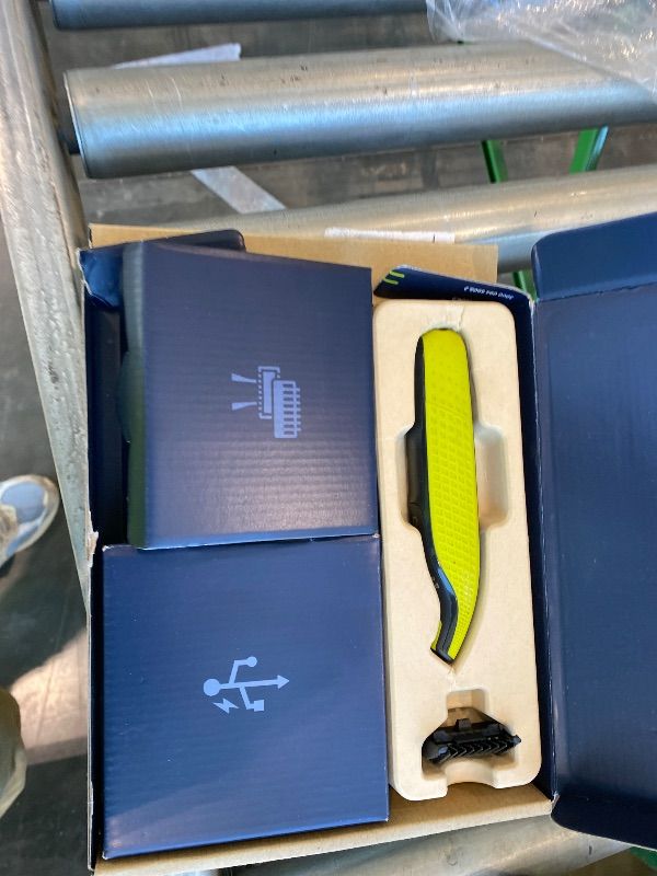 Photo 1 of *Missing main shaverPhilips Norelco OneBlade 360 Hybrid Face, Electric Beard Trimmer and Shaver, with 360 Blade Technology, 1x 360 Blade for Face, 5in1 Adjustable Comb, Model QP2724/90