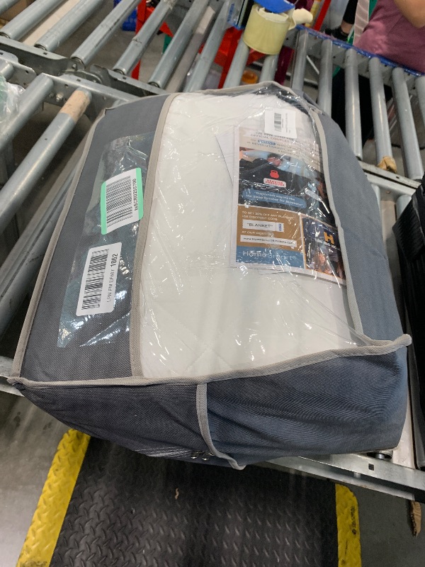 Photo 1 of **USED**NEEDS TO BE WASHED**HomeSmart King Weighted Blanket 40lbs, Heavy Weighted Blanket, Perfect for Couples, Fits Standard and California King Beds, 104"x92" White