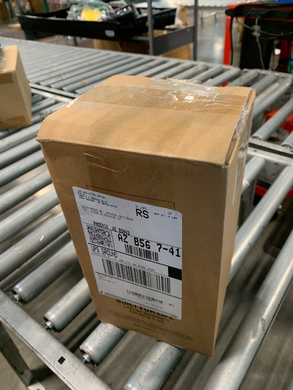 Photo 1 of *Item Is Dirty - Check clerk notes* Stanley IceFlow Flip Straw Jug with Handle 64 oz| Twist On Lid and Flip Up Straw | Leak Resistant for Travel and Sports | Insulated Stainless Steel | BPA-Free | Pool
**see photo of damage**