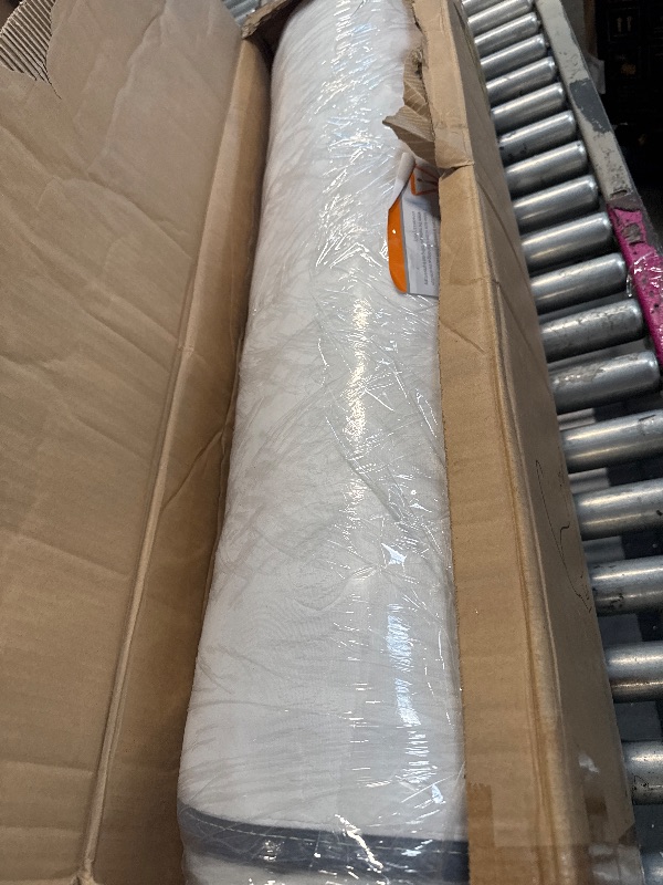 Photo 1 of ** NEW / NO RETURN ** Vesgantti Pillow Top Series - 10.6 Inch Innerspring Hybrid Twin Mattress/Bed in a Box