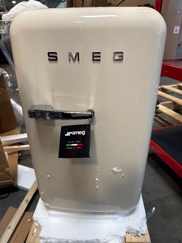 Photo 1 of ** NEW / TESTED FUNCTIONAL ** SMEG FAB5 Retro Mini Fridge – 50s Style Compact Small Refrigerator, 1.2 cu ft, Automatic Defrost, LED Lighting, Adjustable Shelves– Made in Italy – Perfect for Home, Dorm, Office, Hotel -Cream