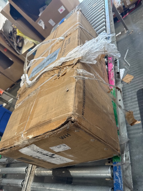 Photo 1 of ** NEW ** BTEXPERT Set of 10, White Plastic Folding Chairs Steel Frame Commercial 650LB High Weight Capacity Event Chair Lightweight for Office Wedding Party Picnic Kitchen Dining Church School - 10