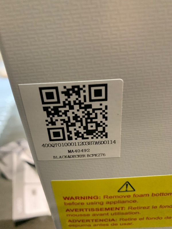 Photo 1 of ** USED/ TESTED FUNCTIONAL / DAMAGES MINORS** BLACK+DECKER 2.7 Cu. Ft. Compact Chest Freezer, Deep Freezer Holds Up To 94.5 Lbs. of Frozen Food, Removable Storage Basket, BCFK276, White