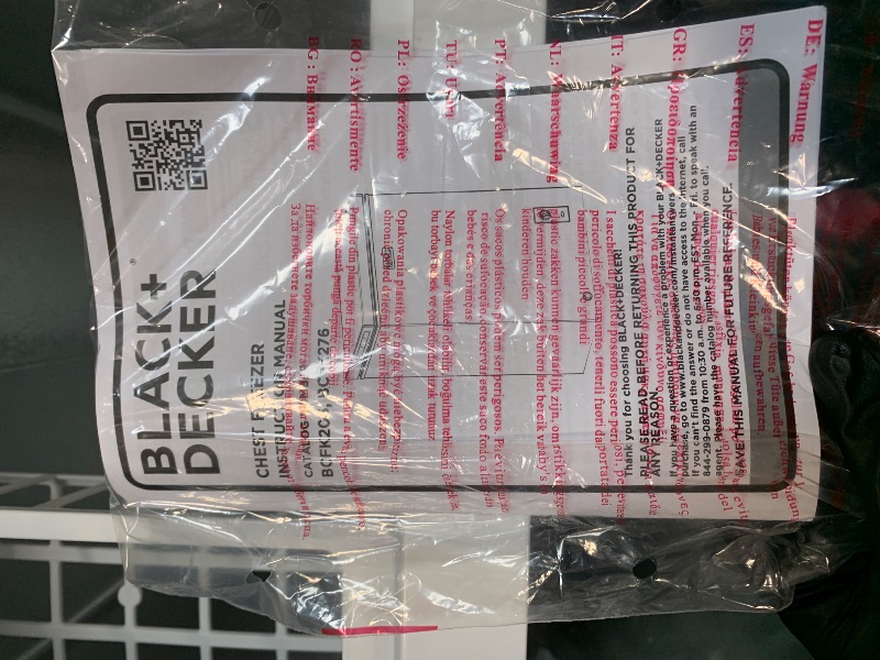 Photo 1 of ** USED/ TESTED FUNCTIONAL / DAMAGES MINORS** BLACK+DECKER 2.7 Cu. Ft. Compact Chest Freezer, Deep Freezer Holds Up To 94.5 Lbs. of Frozen Food, Removable Storage Basket, BCFK276, White