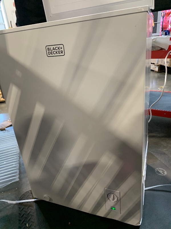 Photo 1 of ** USED/ TESTED FUNCTIONAL / DAMAGES MINORS** BLACK+DECKER 2.7 Cu. Ft. Compact Chest Freezer, Deep Freezer Holds Up To 94.5 Lbs. of Frozen Food, Removable Storage Basket, BCFK276, White