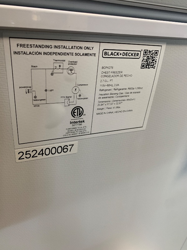 Photo 1 of ** USED/ TESTED FUNCTIONAL / DAMAGES MINORS** BLACK+DECKER 2.7 Cu. Ft. Compact Chest Freezer, Deep Freezer Holds Up To 94.5 Lbs. of Frozen Food, Removable Storage Basket, BCFK276, White