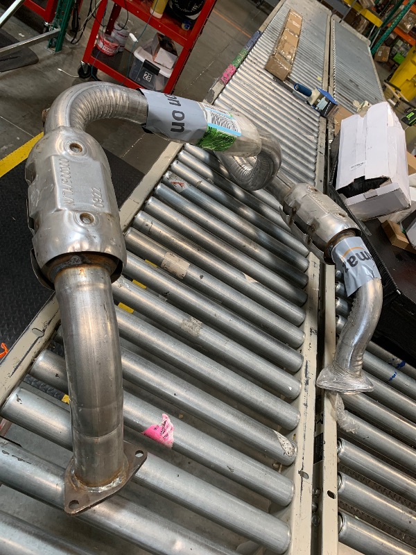 Photo 1 of ** VERY USED** Walker Ultra EPA 50462 Direct Fit Catalytic Converter 3.625" Inlet (ID) for Chevrolet Silverado 1500