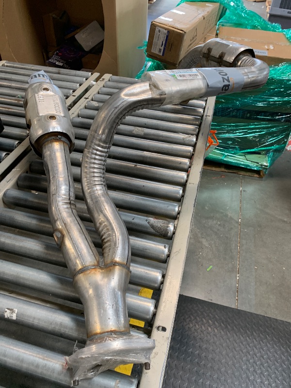 Photo 1 of ** VERY USED** Walker Ultra EPA 50462 Direct Fit Catalytic Converter 3.625" Inlet (ID) for Chevrolet Silverado 1500