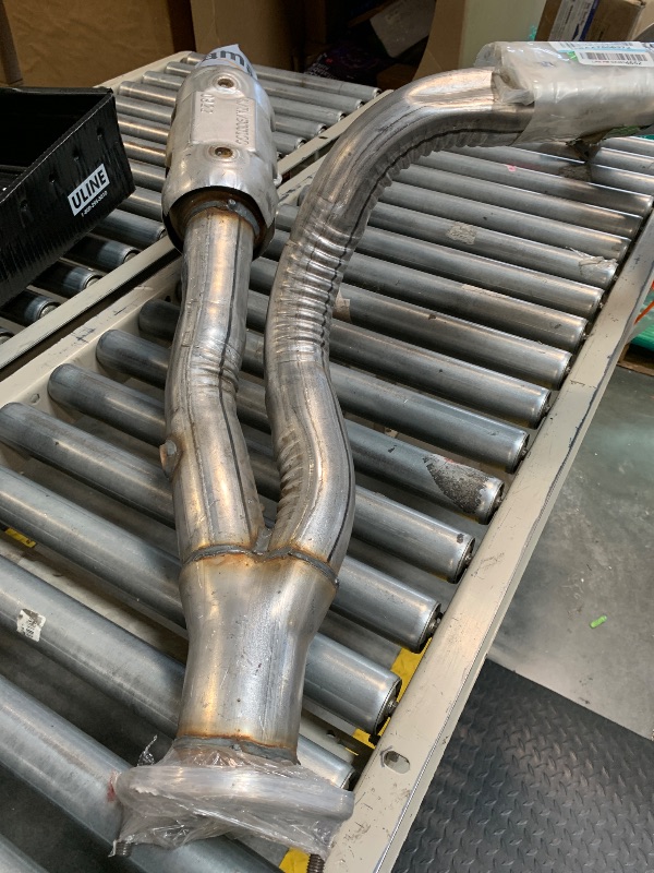 Photo 1 of ** VERY USED** Walker Ultra EPA 50462 Direct Fit Catalytic Converter 3.625" Inlet (ID) for Chevrolet Silverado 1500