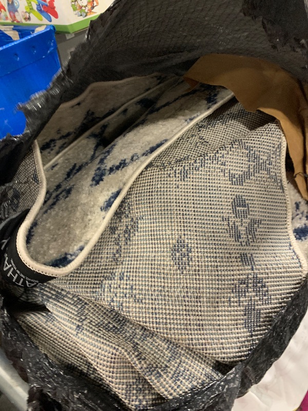 Photo 1 of ** VERY USED** JONATHAN Y Boho Vintage Diamond Cream/Navy Indoor Area Rug 9X12 ft, Moroccan Hype for Living Room, Bedroom, Kitchen, Office, Easy-Cleaning, High Traffic, Pet-Friendly, Non-Shedding (MOH101F-9)