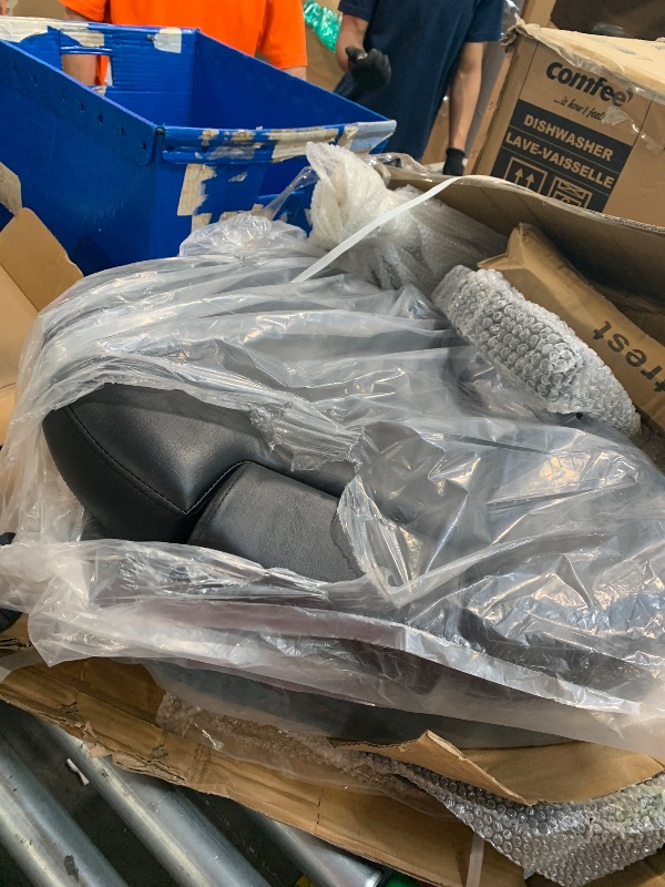 Photo 1 of ** USED ** Shengyu Black Modern Recline Hydraulic Styling Barber Chair Hair Spa Beauty Salon Equipment